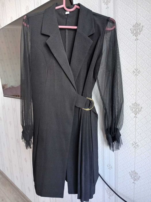 платья нарядные S,М,L размеров