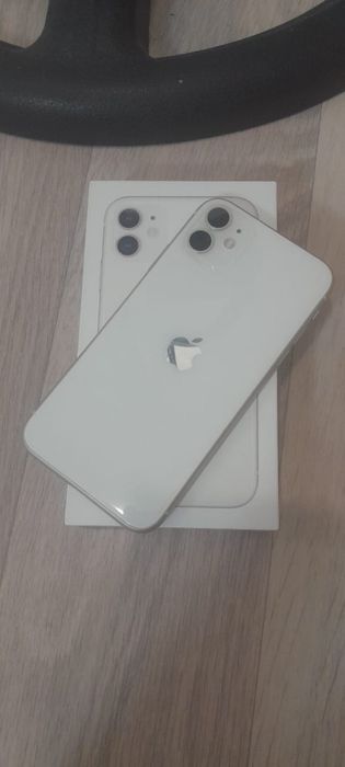 Продам срочно Айфон 11