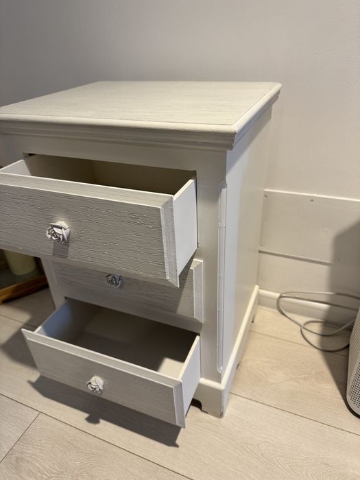 Set 2 noptiere din lemn alb cu patina gri 40 cm x 34 cm x 59h