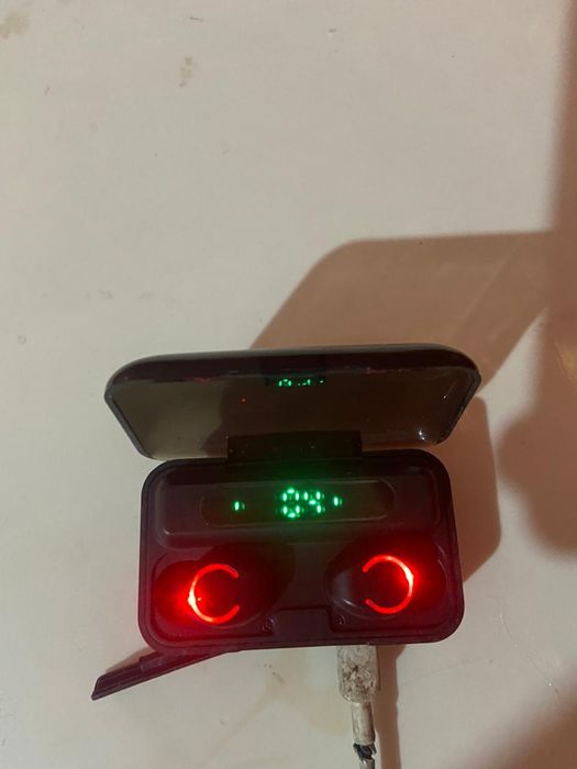 Продам беспроводные наушники