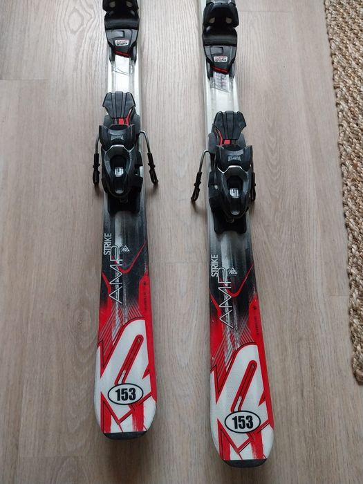 Skiuri K2 152 cm + casca incepator