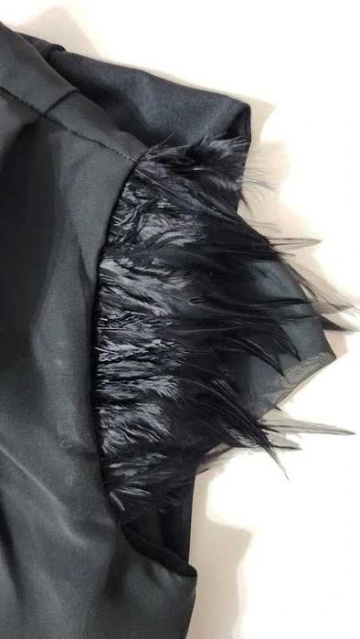 Rochie Guarapo cu pene la umeri,marimea M cred,noua fara eticheta