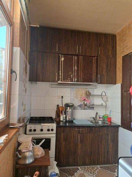 1 хона 3 хона к,илинган Тансик,боев 1 да сотилади балкон 2×6 подвали б