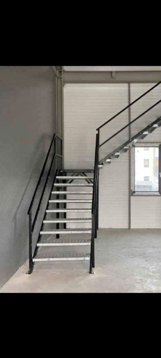 Scari zincate pe comanda