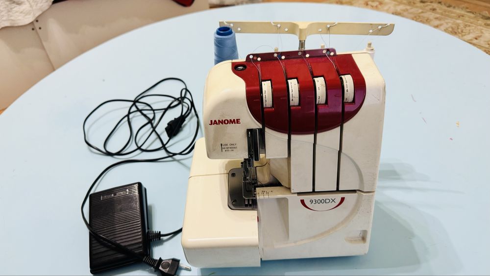 Оверлок JANOME 9300DX