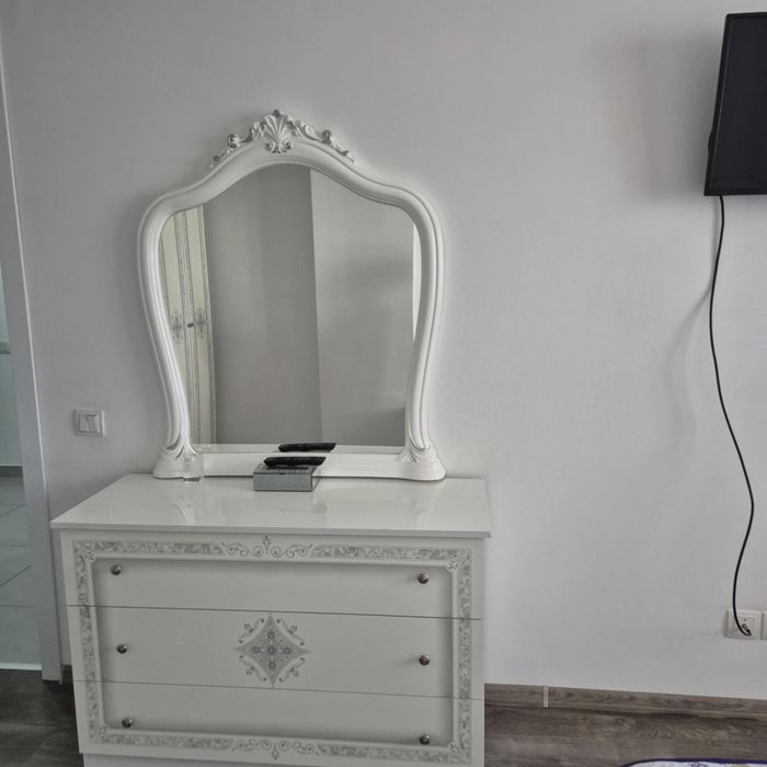 Inchiriez apartament cu 2 camere !