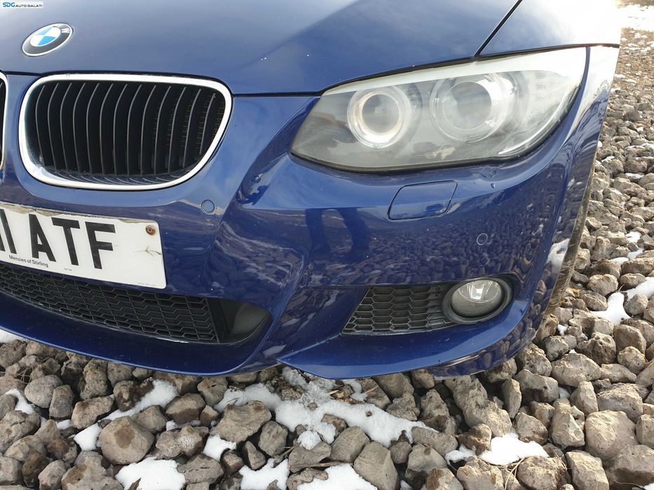 Bara Spoiler Fata M cu Spalatoare Far Grile Proiectoare si Locas Senzori Parcare cu Imperfectiuni BMW Seria 3 E92 LCI FL Facelift 2010 - 2013 Culoare 381/5 Le Mans Blau Metallic [K9327]
