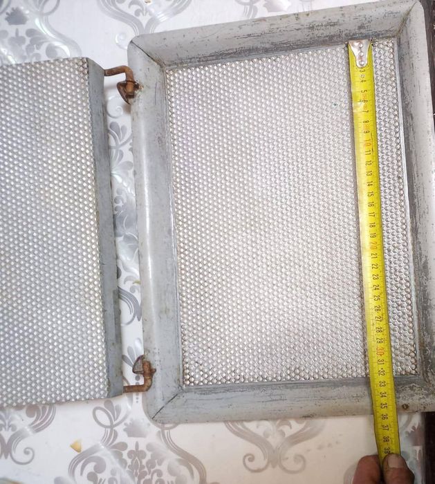 Vând  presa Ceara faguri albine în stare foarte bună pt mai multe detalii la nr de telefon
