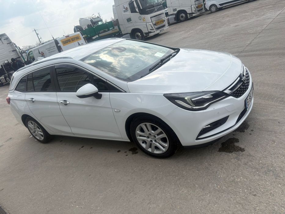 Vând Opel asta k 2017