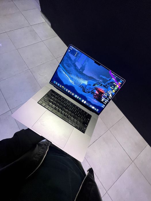 MacBook Pro 16-inch 16/512 20 coat ga yetadi quvati super laptop 10/10