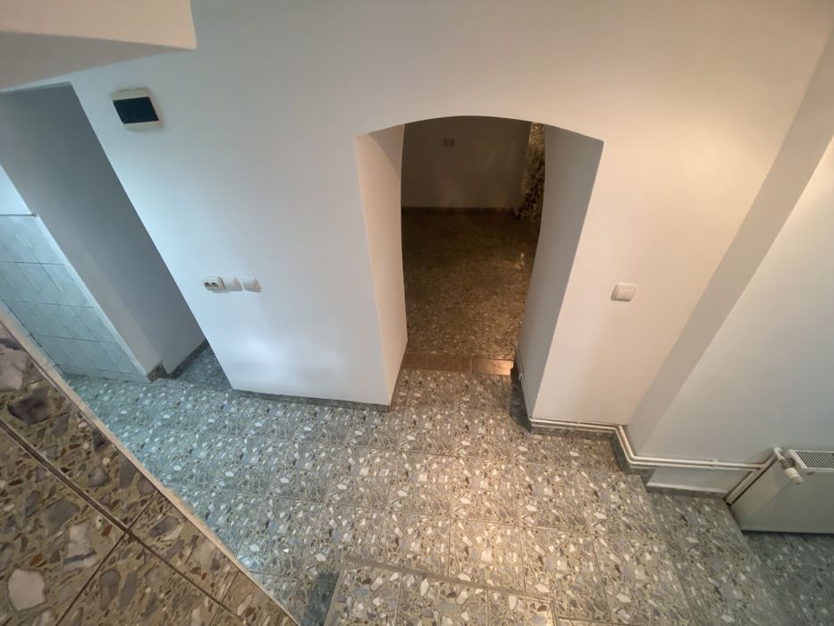 Proprietar- spatiu comercial/ apartament cu subsol 60 mp str. Metianu