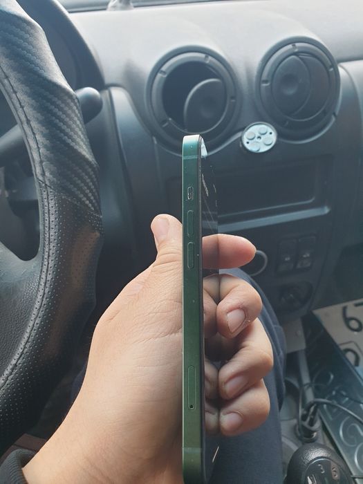 Продам Айфон 13 128