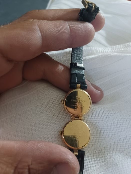 Vând ceas de dama raymond weil.