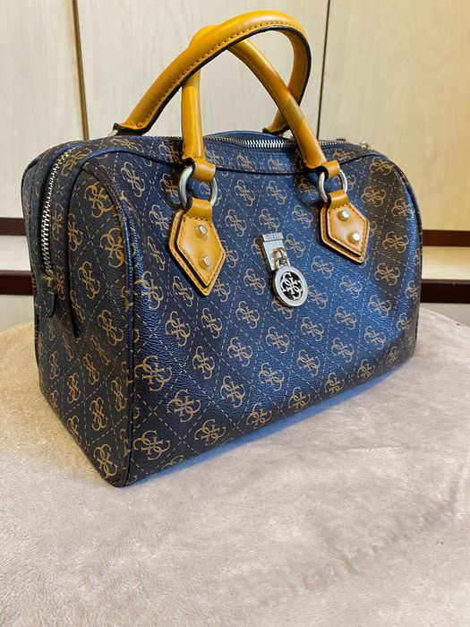 Чанта Guess оригинална