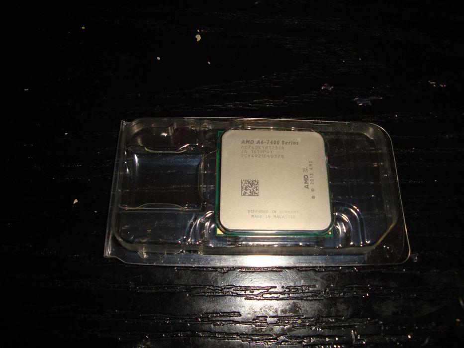 Procesor AMD A6 7400k 3.9Ghz APU socket FM2+ 2CPU 4GPU + cooler nou