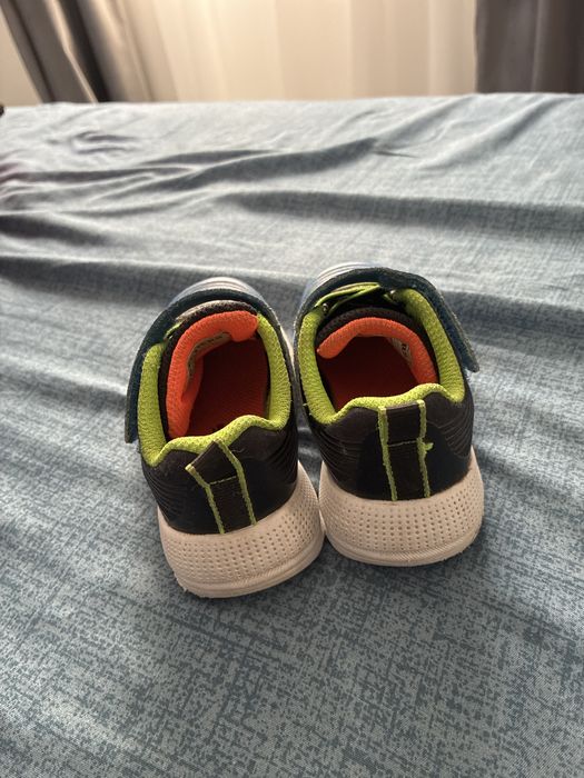 Adidasi skechers copii