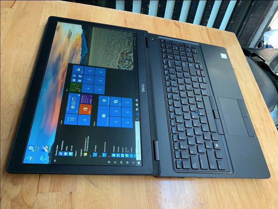 Vand-Laptop Dell Latitude 5590-i7-8650U.vPro.Sau schimb cu PS 5+manete