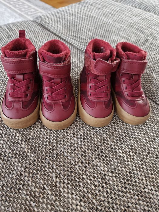 Vând 2 perechi de  pantofi sport inalti H&M, mărimea 18-19.