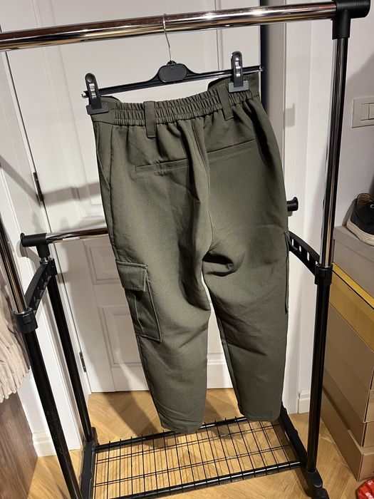 Pantaloni kaki bershka 36 nepurtati