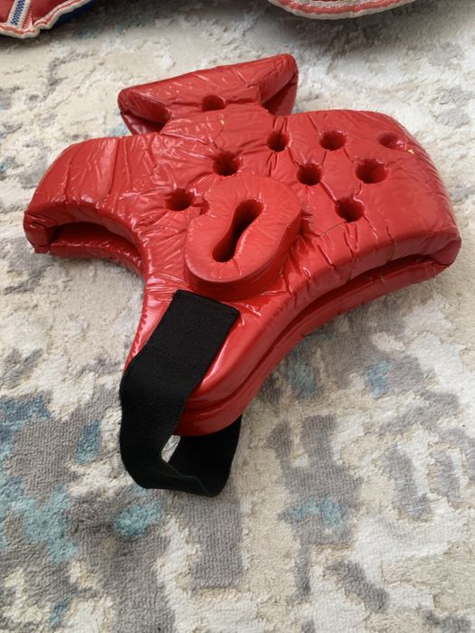 Продам протектор для таеквондо шлем для ног и перчатка