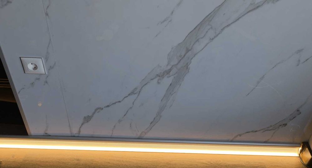 Декоративен LED Светещ Подов Перваз – Алуминиев Профил за LED Лента + дифузор (капаче) пръчка 2м