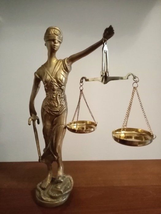 Sculptura din bronz masiv Justiția piesa cu o lucrătură de o foarte mare finețe, stare excelenta, h 24 cm