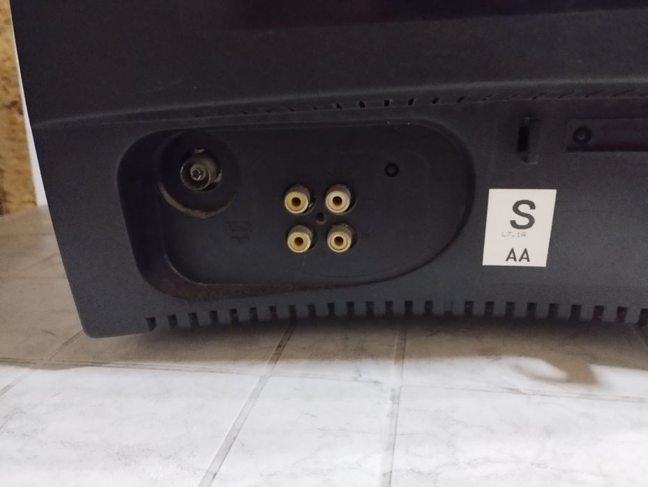 продавам цветен телевизор