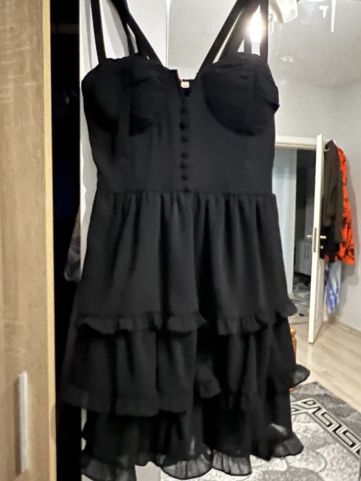 Дамска рокля в черен цвят