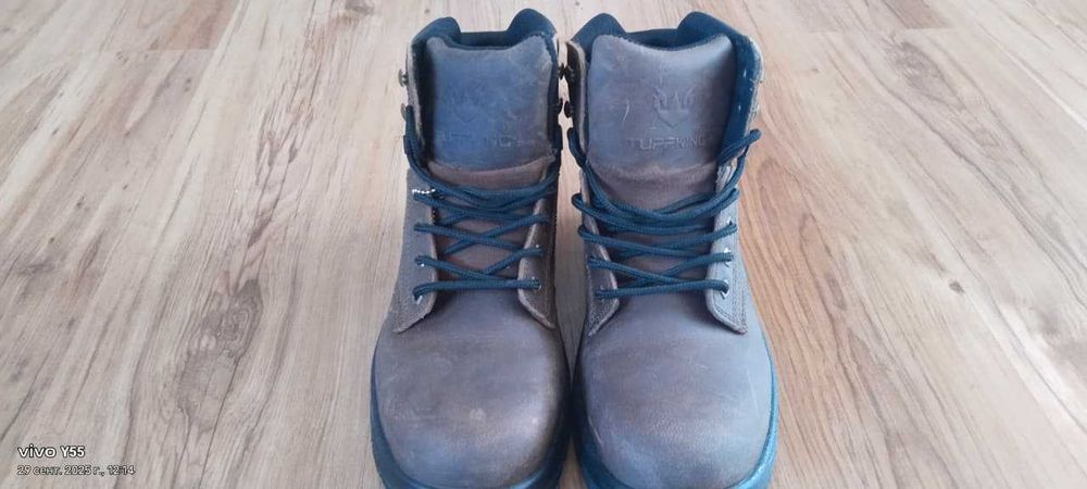 Продам спец обувь ботинки. кроссовки