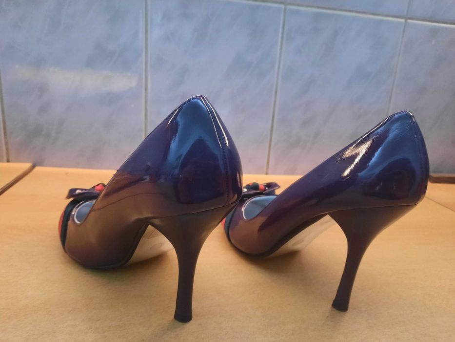 Papuci damă Roaquena – mărimi 37–38, stare foarte bună