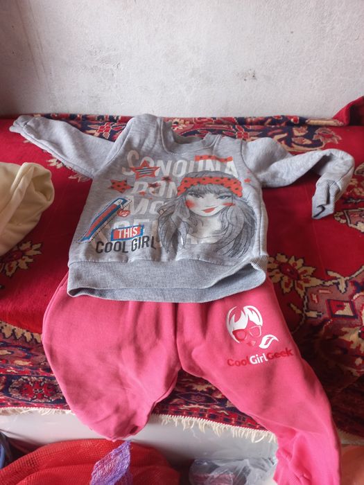 Продам костюмчики на девочку