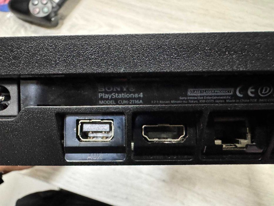 PlayStation 4 Slim 500GB  + 2 джойстика + FIFA 19