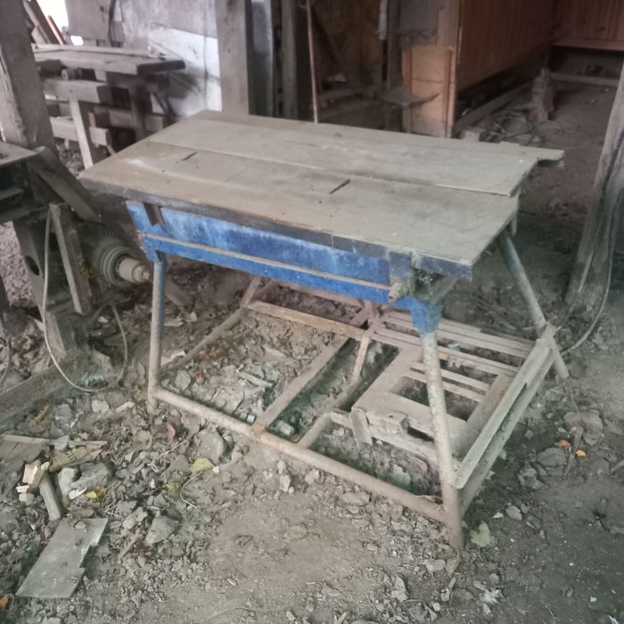 Masă circular reglabilă