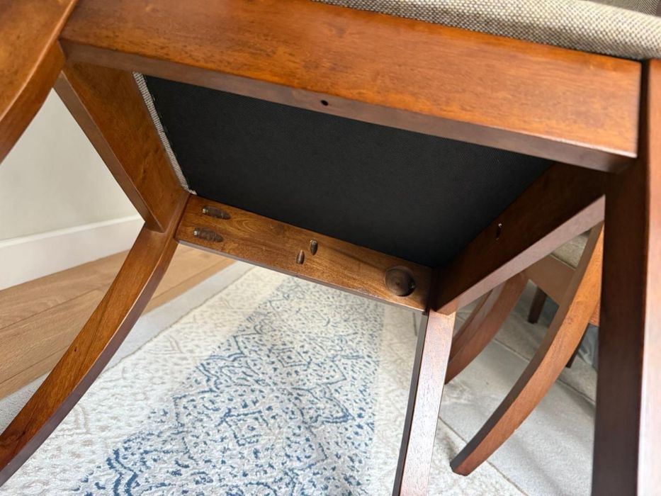 Стол с 14 стулями