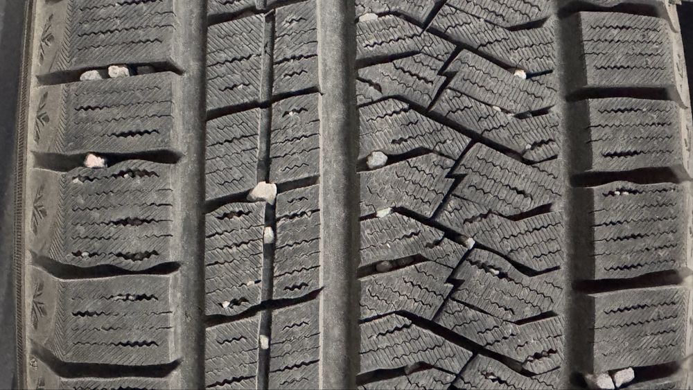 Продам шины зимние triangle 225/55 R19 почти новые