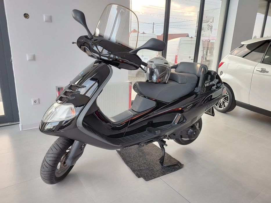 Scuter Piaggio Hexagon 250 scooter