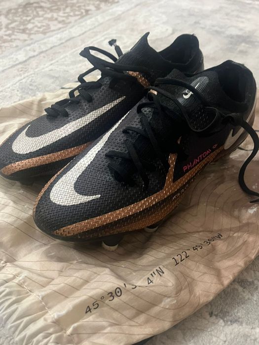 Ghete de fotbal,aproape noi