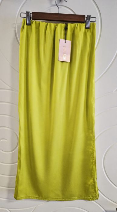 Сатенена пола в жълто-зелен цвят