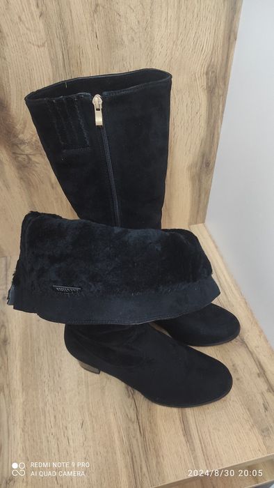 Продам новые замшевые сапоги