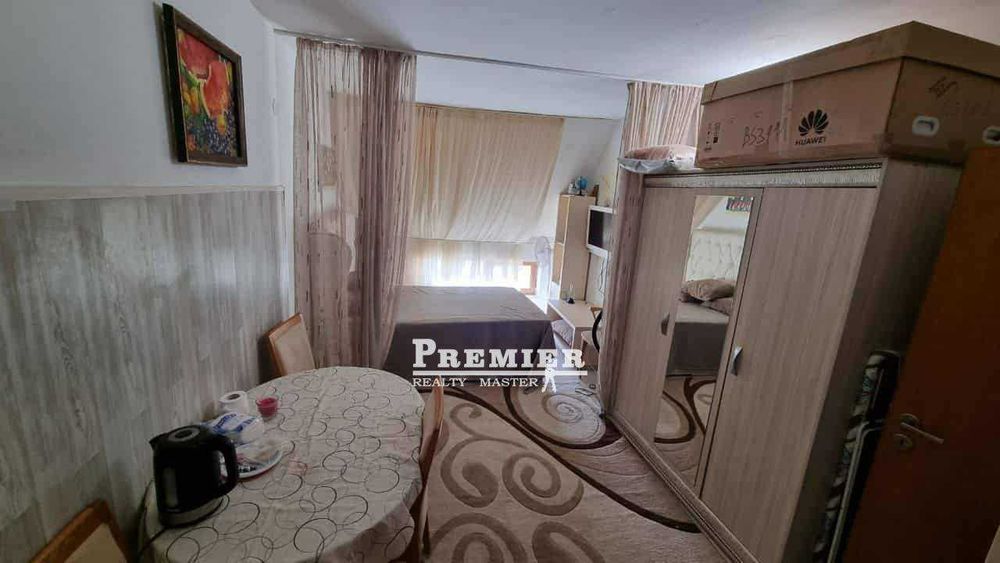 Предлагаме за продажба двустаен апартамент с просторна тераса.