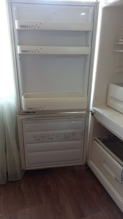 Срочно холодильник Snaige