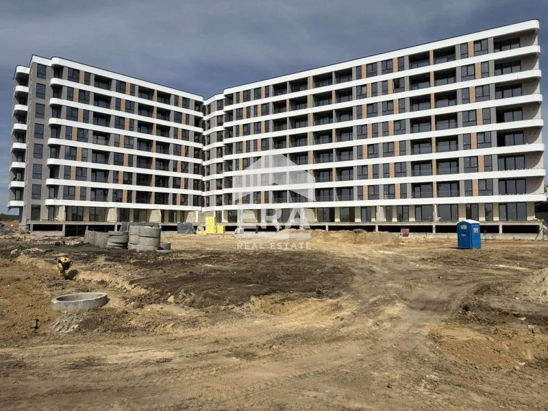 Тристаен, ексклузивен, южен апартамент за продажба, в новострояща се с