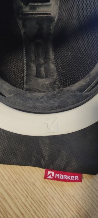 Ски каска marker