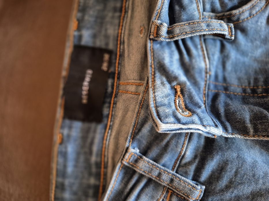 Продавам дънки като нови