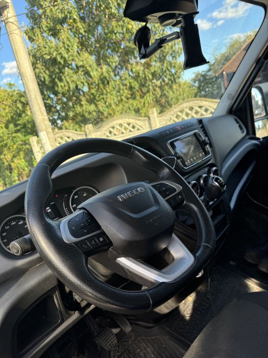 Vand/schimb Iveco Daily 3.5T 2022/220.000km/ cub cu lift 19.900€ neg.