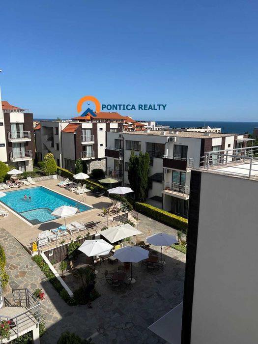 Тристаен с гледка море в Свети Влас