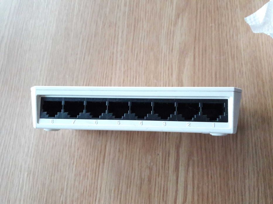 Switch ZTE ZXR-10 8 Porturi 100Mbps