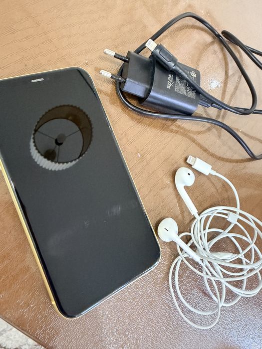 Продам айфон 11