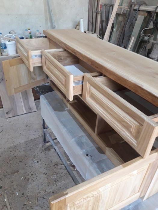 Тв шкаф изцяло от масив дъб