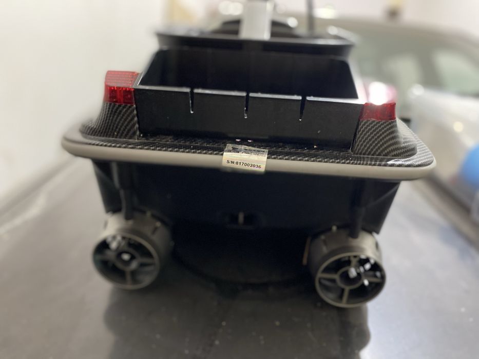 Лодка за захранка HJ817  с GPS,автопилот и круиз контрол